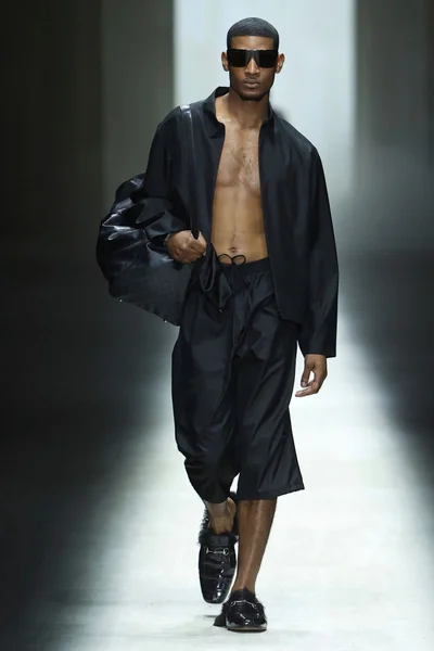 Look 37